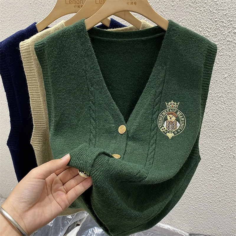 Sewing Vest - Жилет женский трикотажный однобортный с вышивкой